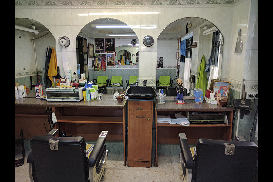 interior cuqui barberia peluqueros