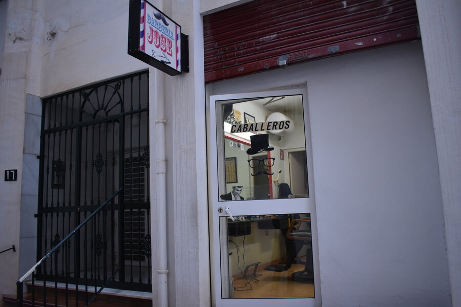 Fachada barberia jose