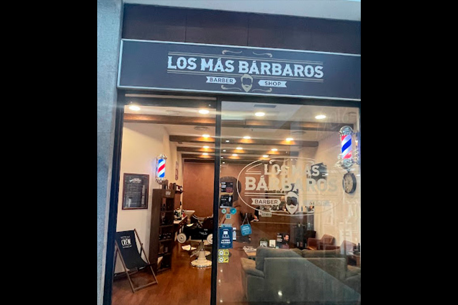 fachada barberia los mas barbaros