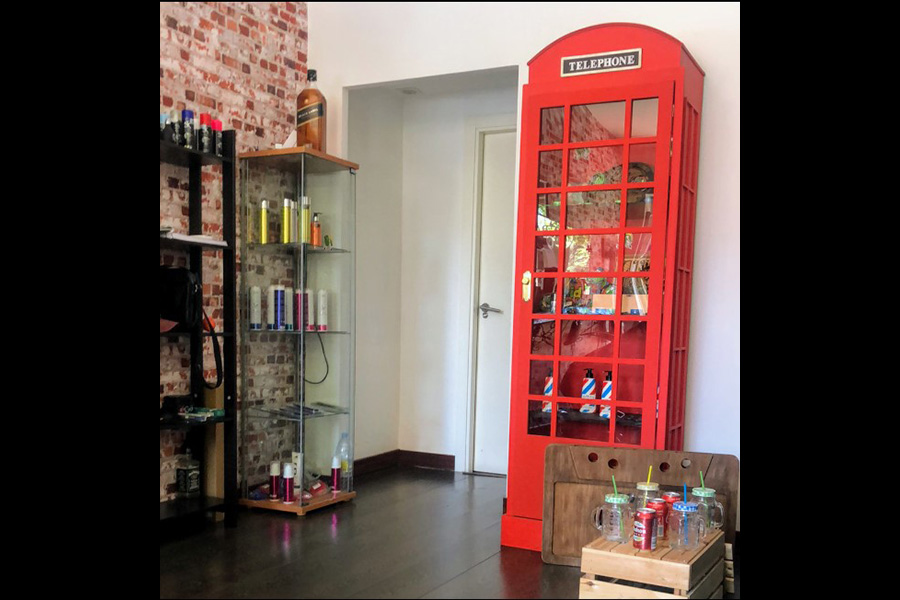 interior juanito barber