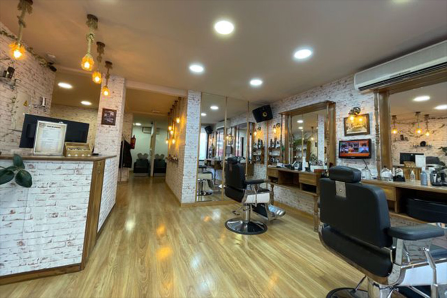 interior sillas marios stile barbershop