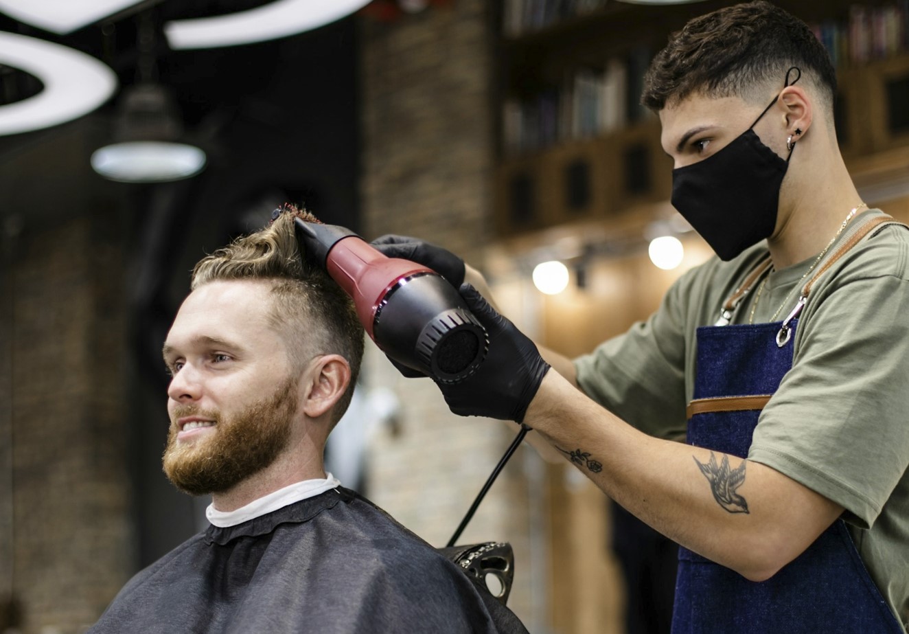 Como dar textura al pelo de un hombre consejos practicos