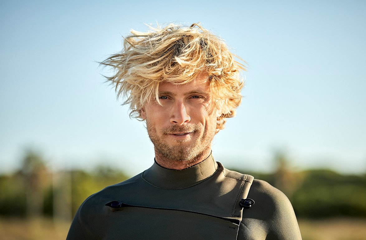 Cortes de pelo con mechas rubias para hombres