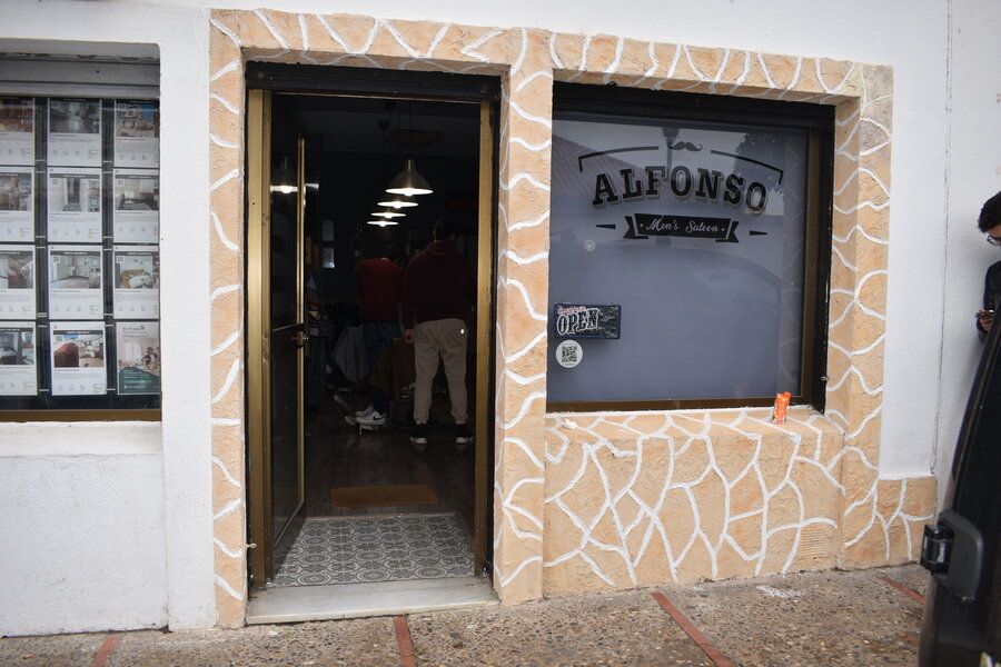 Fachada alfonso mens salon