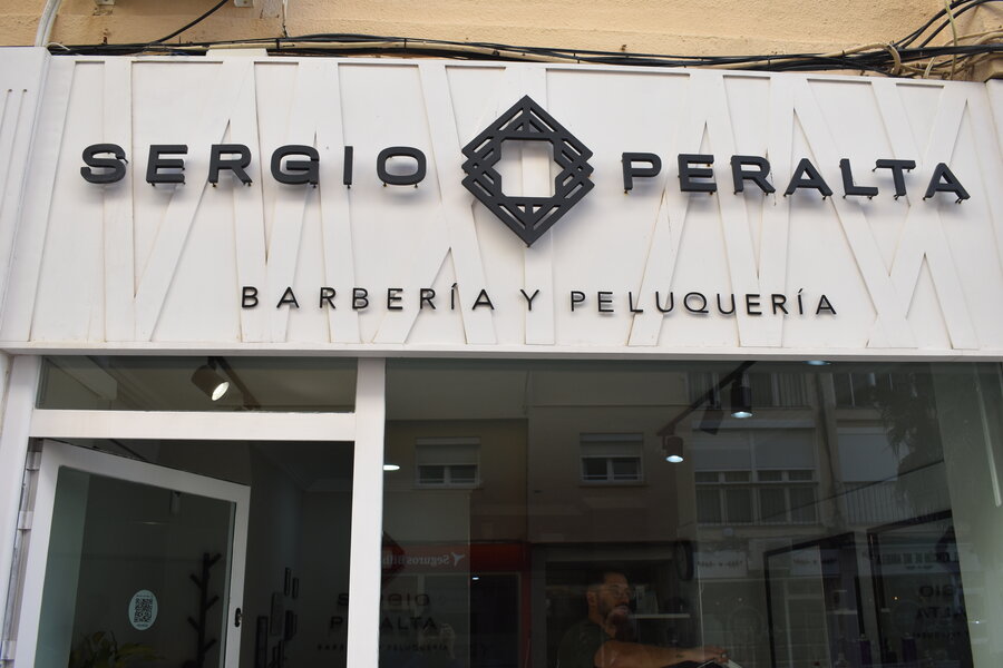 Fachada barberia sergio peralta