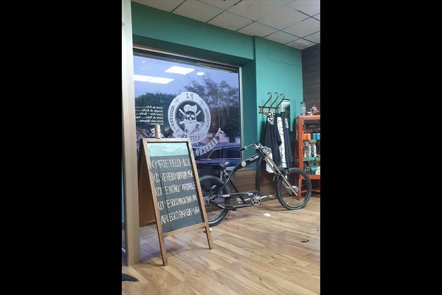 P J BarberShop principal interior