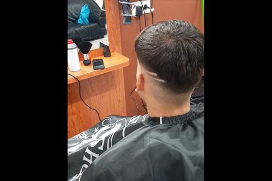 Sadkibarber corte estilo linea
