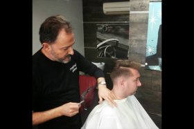 corte Barber Shop Peluquería Fernando tijera