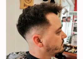 Corte y barba peluquería amarillo