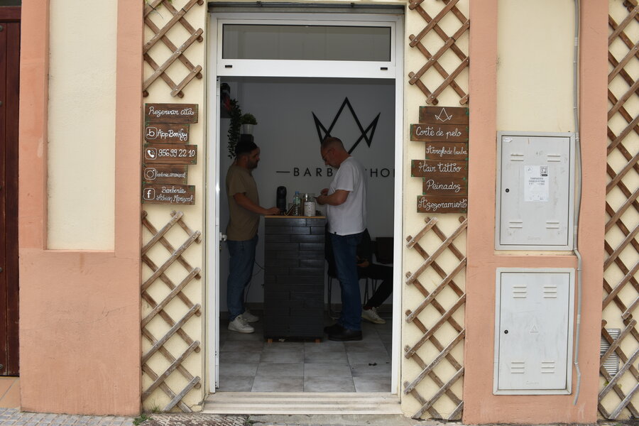 Fachada barberia adrian mariscal puerto real