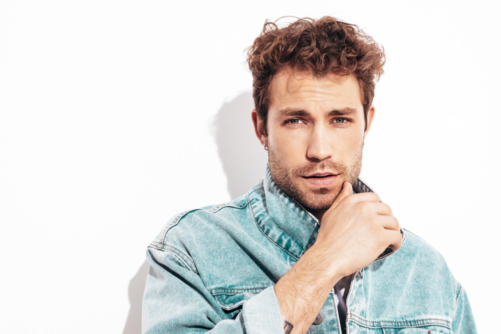 cortes de pelo para verano en hombres de estilo texturizado