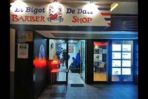 Barberia El bigot de dali principal entrada