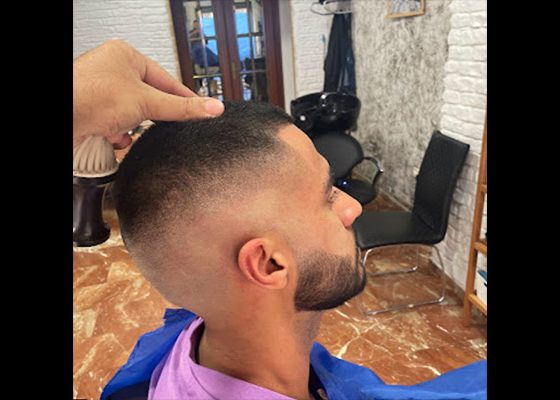 Corte degradado perfilado barba