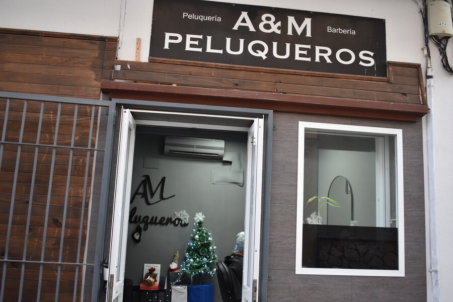 Fachada aym peluqueros