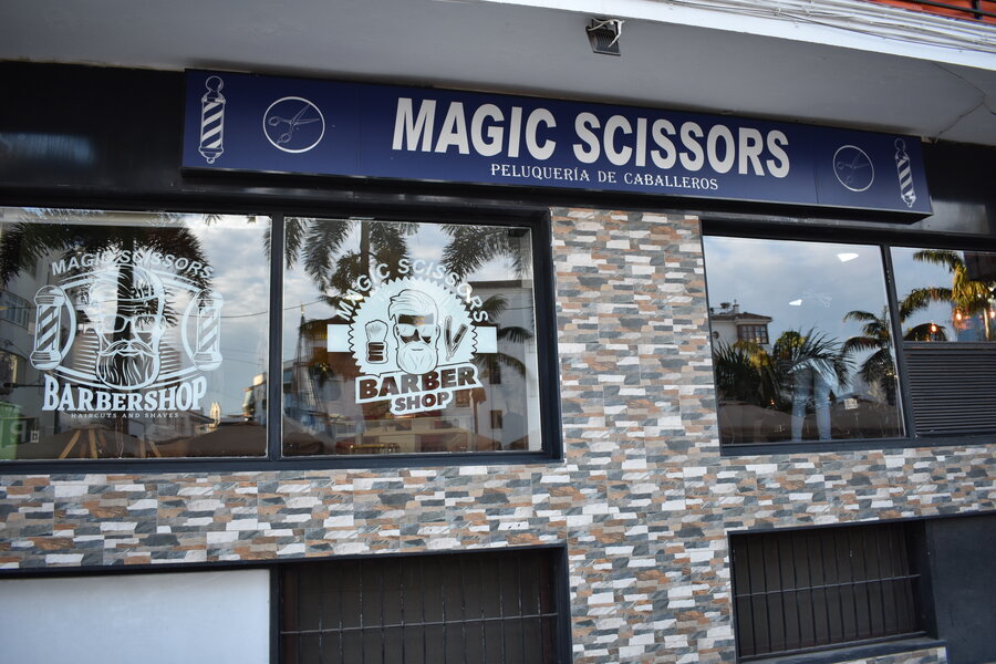 Fachada magic scissors peluqueria de caballeros