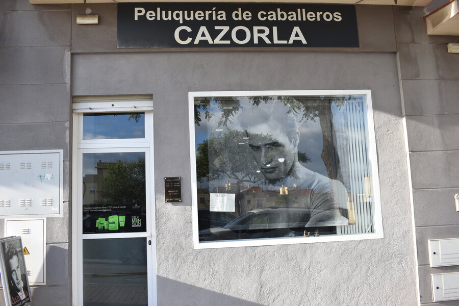Fachada peluqueria cazorla