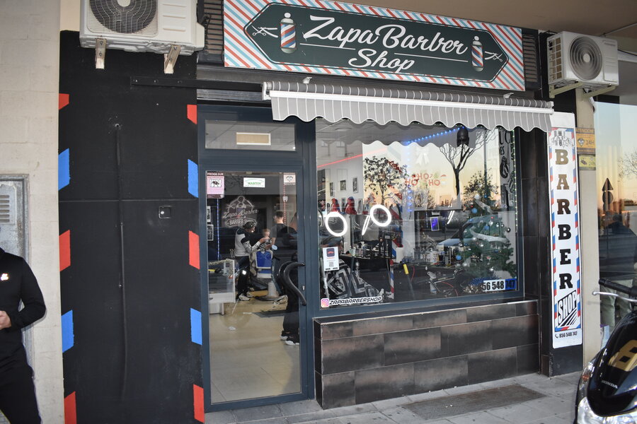 Fachada zapa barbers shop
