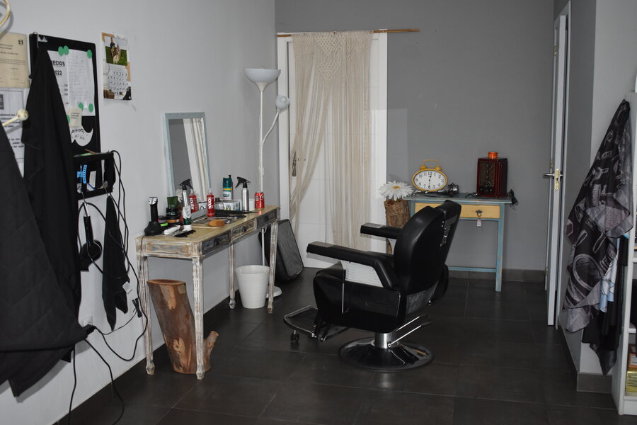 Interior peluqueria cazorla