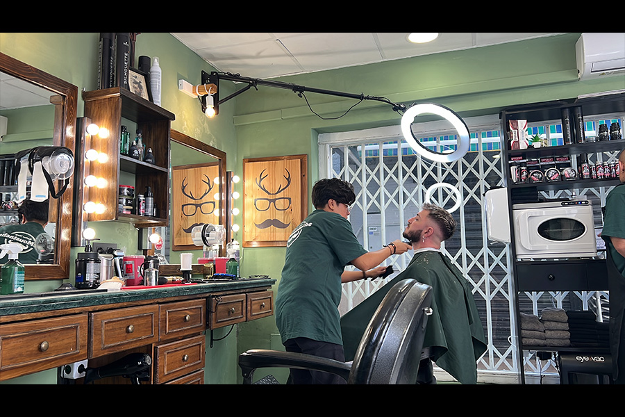 barbero chemoustache peluqueros