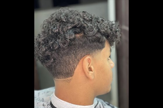 corte curly barber sidi