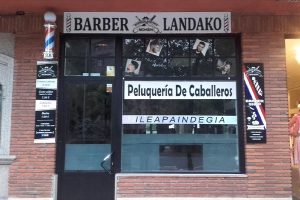 fachada barberia landako moshin madalena