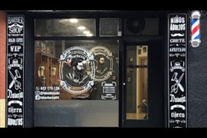 frente fachada barberia logo