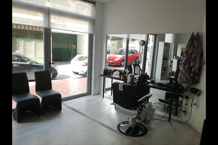 interior barberia de guren