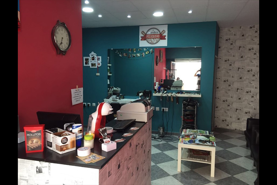 interior barberia fuentes