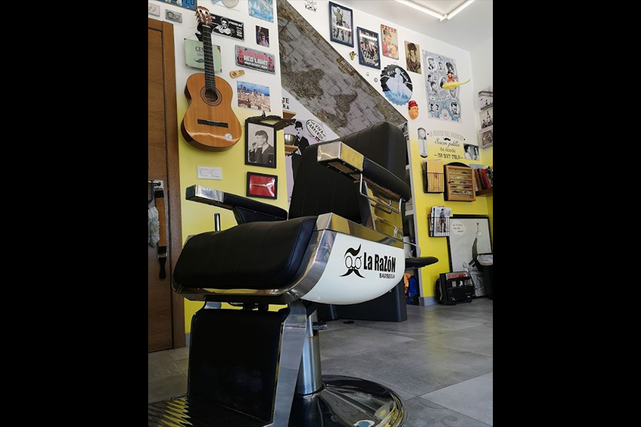 interior barberia la razon