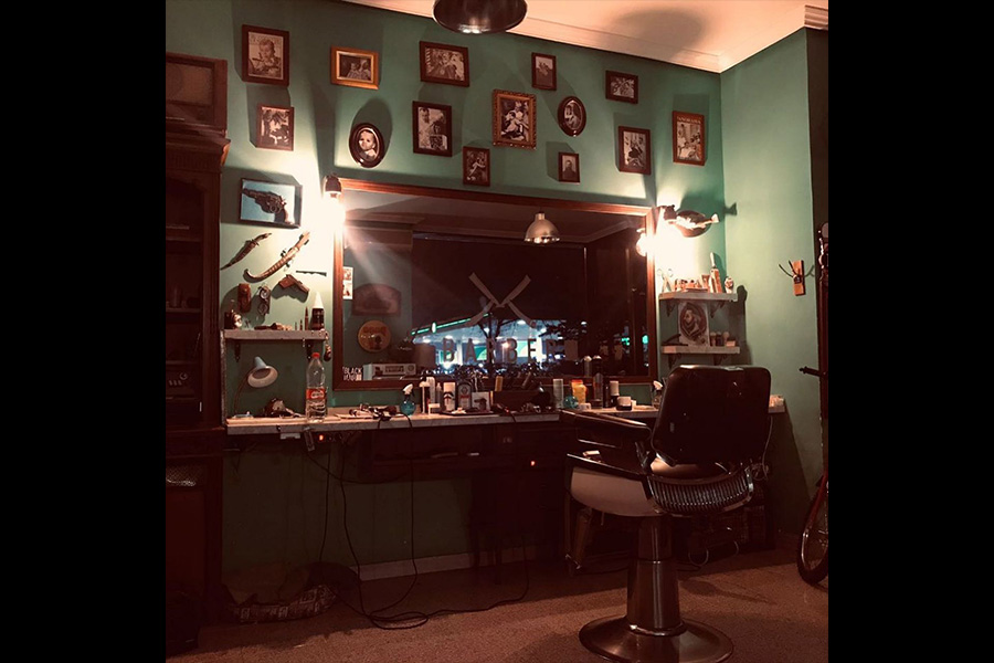 interior barberia ruben novalos