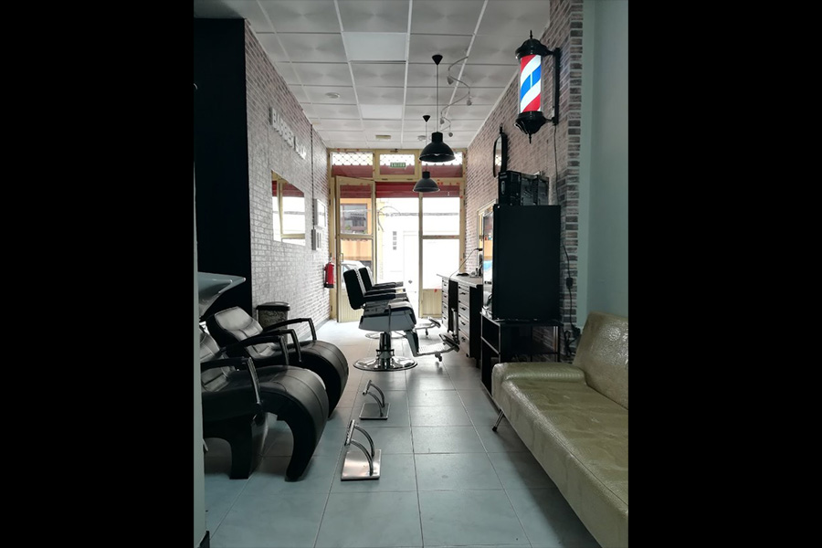 interior galeria chiky barbershop