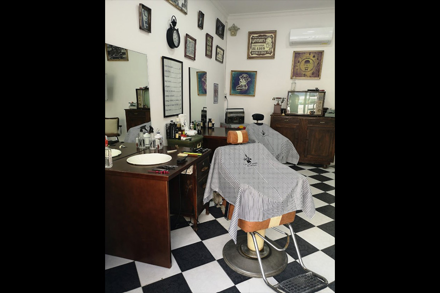 interior la barberia de osuna