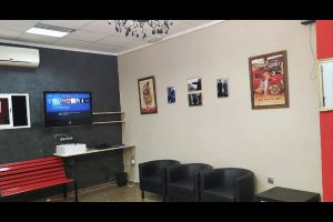 interior la mafia barbershop