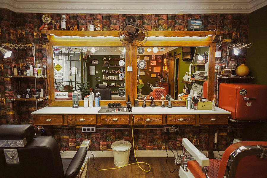 interior lula barbershop