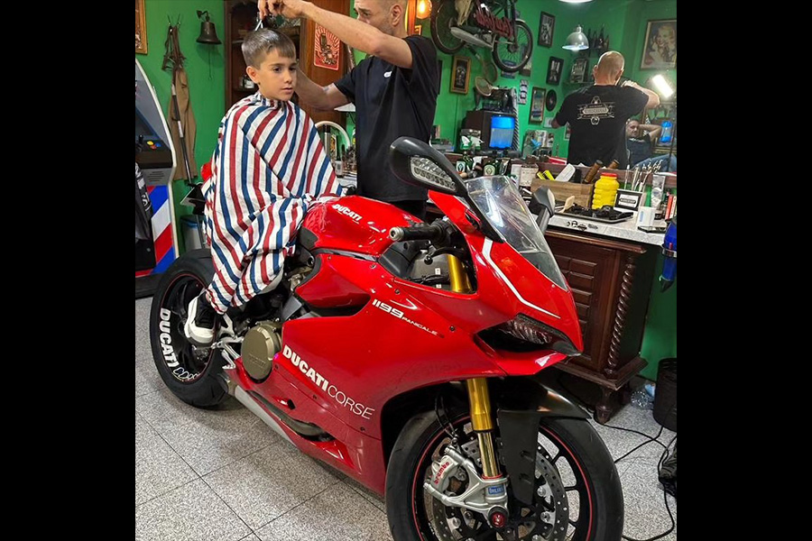 interior niños barberia ruben novalos