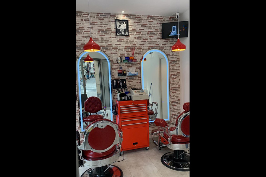 interior sillas barberia la esquina