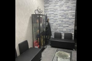 interno barberias silla