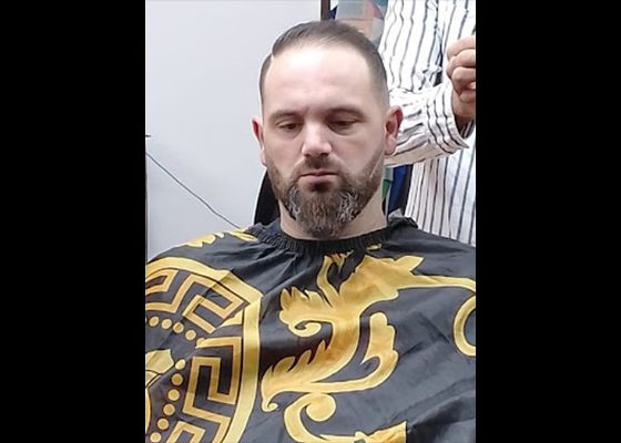 perfilado barba corte bajo