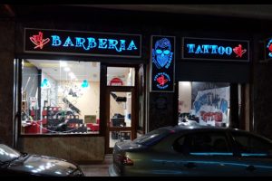 principal barberia fachada noche