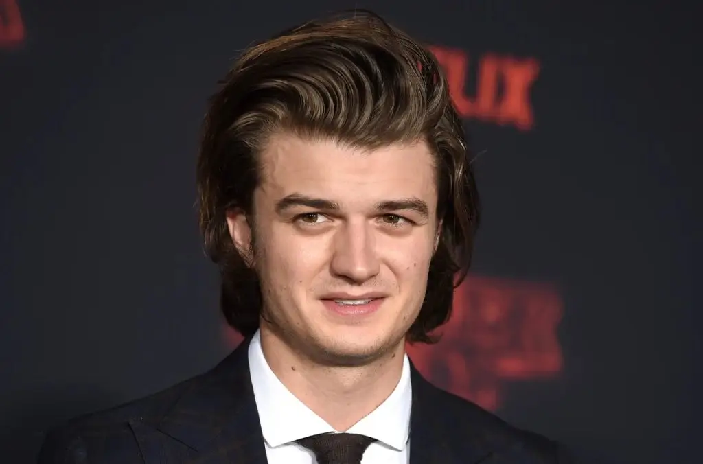pelo rizado largo para hombre de estilo retro