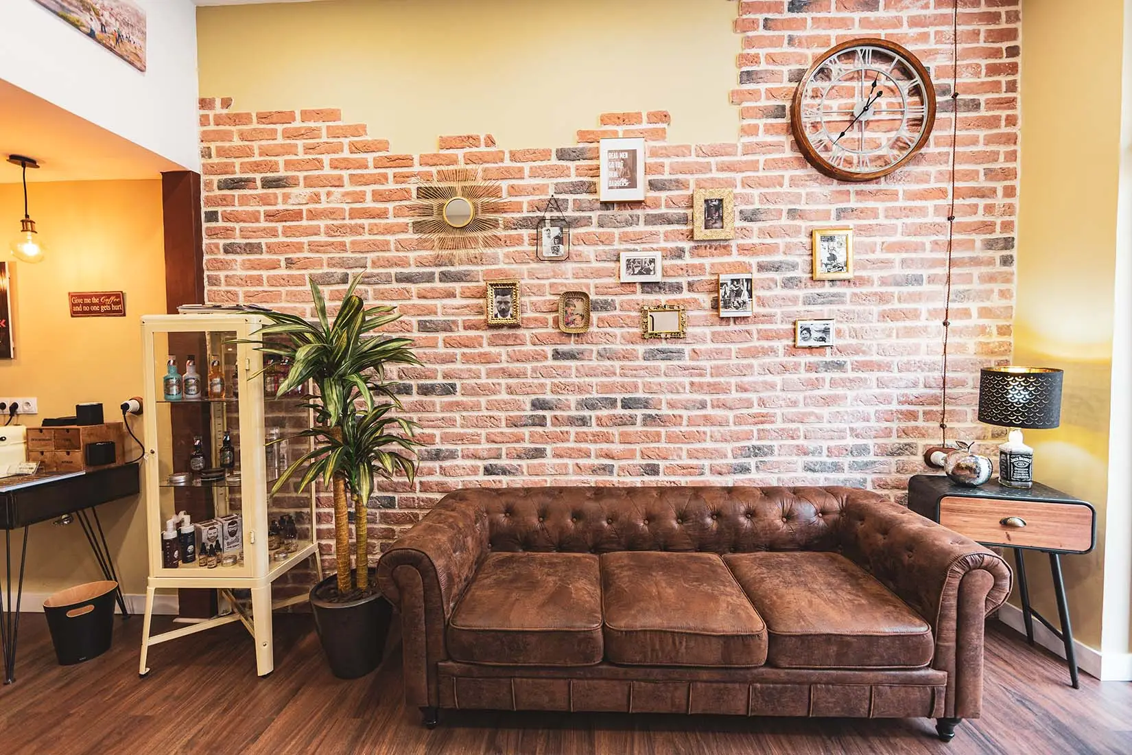 sala de espera Peluquería y Barbería Iván Fernandez