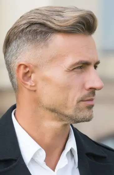 Corte de pelo con entradas y coronilla