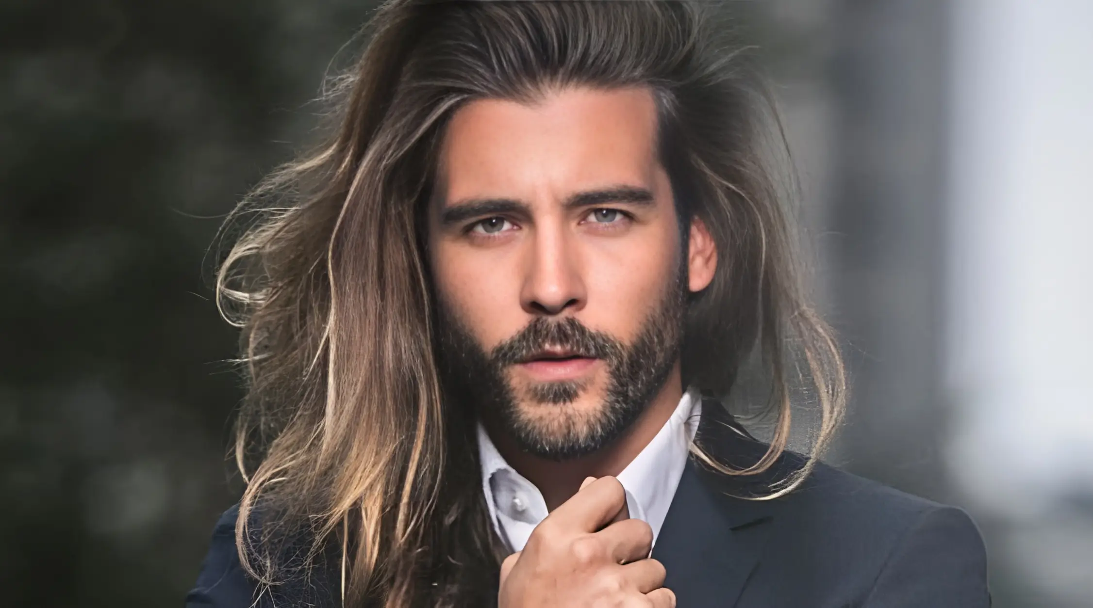Corte pelo moderno hombre con pelazo