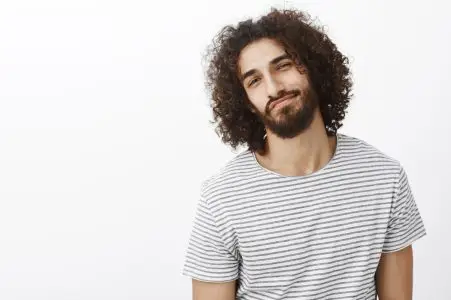 Los mejores cortes de pelo para hombre con pelo rizado