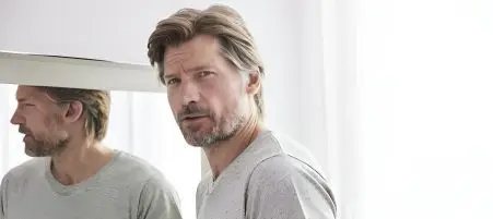 Looks de hombre con la raya en medio: cortes de pelo modernos y juveniles