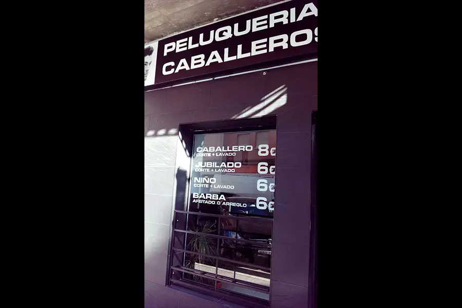 fachada yass barber shop