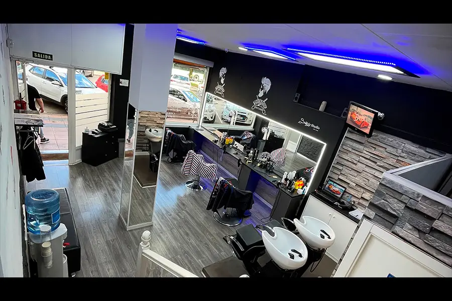 interior barberia cristian