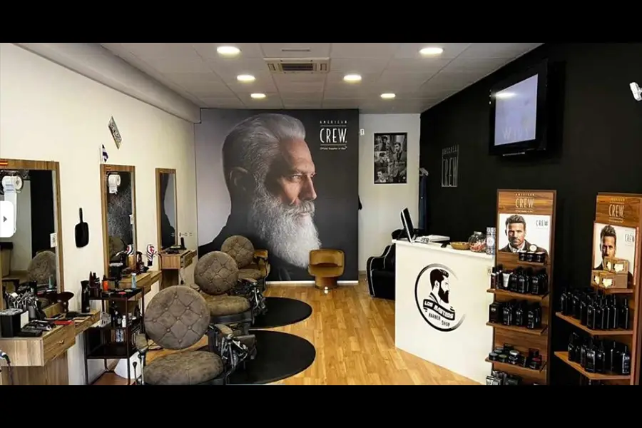 interior los masters barber shop