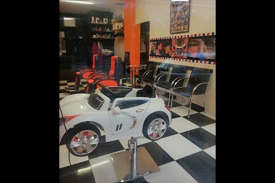interior omar barber shop