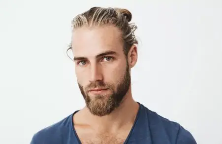 Cortes de pelo para hombre con mechas: vuelven los 2000